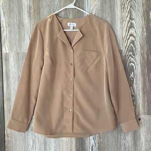 D&Co collarless khaki button-down blouse, M